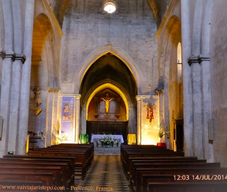 Parcial do interior da Igreja de Sault.