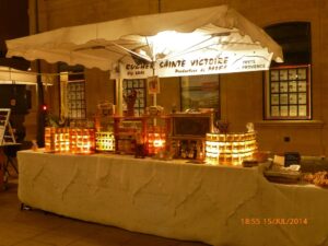 A feira noturna do Cours Mirabeau