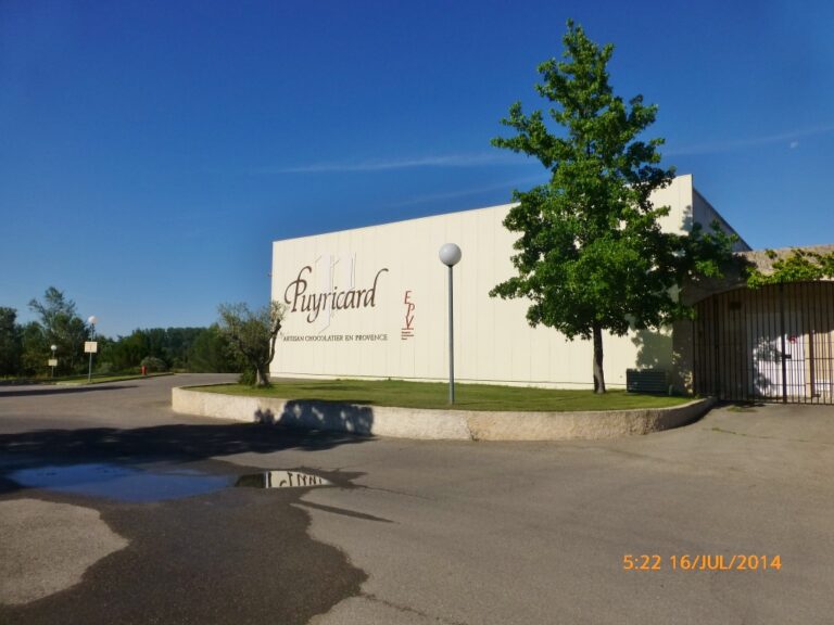 Imagem da fachada da Fábrica de Chocolates Puyricard.