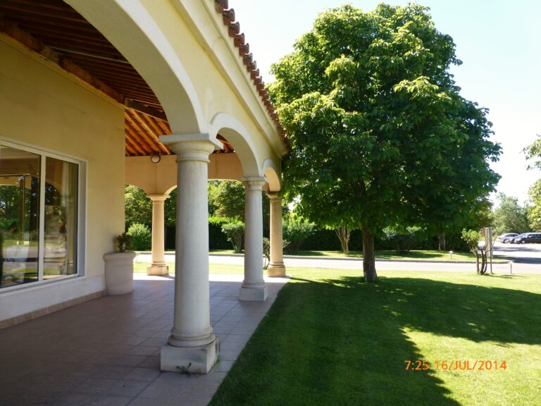 Endereço da Fábrica de Chocolates Puyricard:  420 route du Puy Sainte Réparade, 13090 Aix-en-Provence.Telefone: (33) 4 42 28 18 18. Fax: (+33) 4 42 28 18 19.