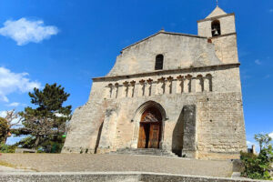 Igreja dse N. S. de Pitié, em Saignon.