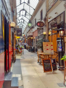 Um dos corredores da Galeria Panoramas.