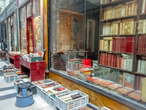 Em Paris não faltam livrarias onde garimpar preciosidades.