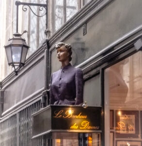 Nome da loja: A Felicidade das Damas (literal)