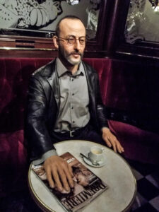 Jean Reno. Artista marroquino criado em Paris desde criança. Estreou no cinema em 1979.