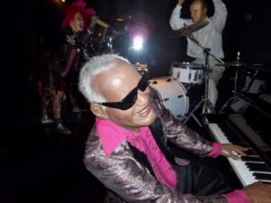 O pianista norte-americano Ray Charles Robinson.