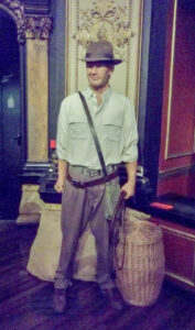 Harrison Ford deixou por alguns instantes a cena que fazia no filem Indiana Jones e o Templo da Perdição e deu uma passada no Museu de Cera Grévin.