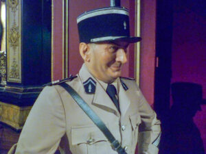 Outro trabalho perfeito retrata Charles de Gaule. É impressionante.