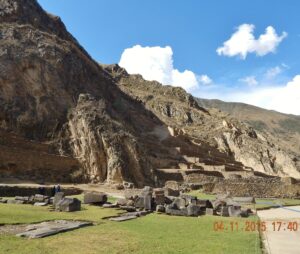 Parcial do vasto sítio arqueológico de Ollantaytambo.