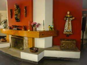 A religiosidade dos peruanos é evidenciada sempre que possível. No saguão do hotel, a imagem da direita chama bastante atenção por sua beleza.