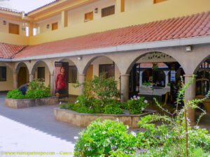 O pátio interno era um espaço agradável e convivial, onde o hóspede poderia até pegar um solzinho e descansar.