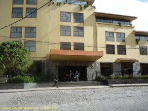 A fachada simples engana. Já diz o velho ditado: "Quem vê cara, não vê coração."