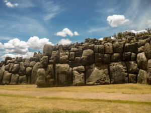 Sacsayhuamán - uma pequena parte do vasto campo arqueológico.