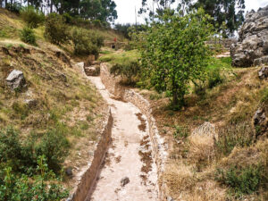Levando-se em consideração a curta distância entre Cusco e os sítios arqueológicos, vale à pena contratar um guia particular e visitá-los sem pressa.