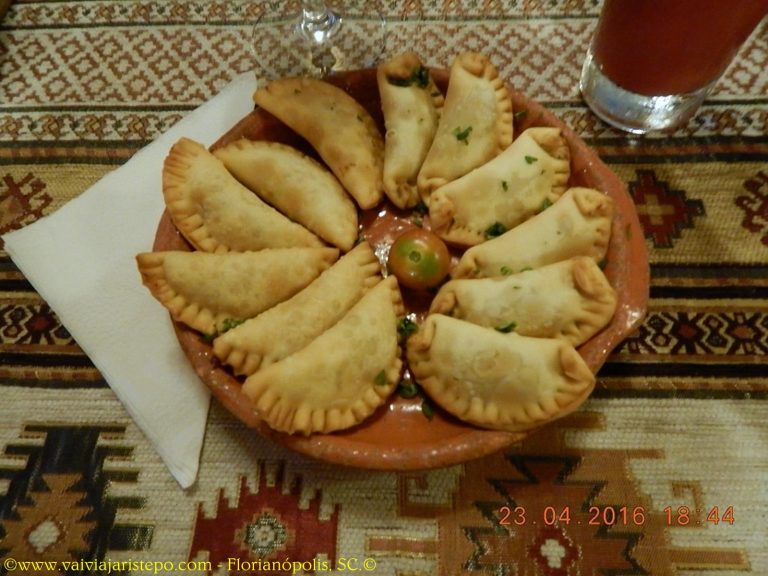 A porção de pastéis de camarão é essa - 12 unidades.