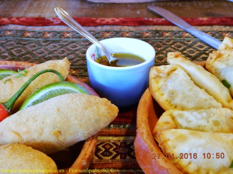 Coisas de Maria João - Risoteria e Café. Torpedos de puro siri e pastéis de camarão. Para aquecer a noite fria, nada melhor que um molho apimentado.