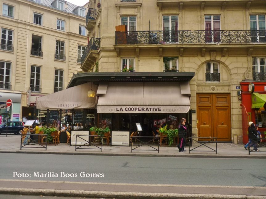 FRANÇA . PARIS . La Cooperative – Movimentada Brasserie na Rivoli.