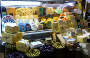 Ao ver os boxes dos queijos minha boca aguou de vez. Amo queijos, principalmente aqueles mais feios e fedidos porque são os mais saborosos.