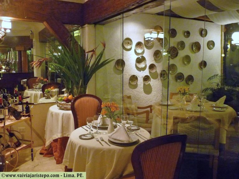 Nota 10 para o conforto e decoração atraente do Restaurante Gracia. Nota 0 para o cardápio.