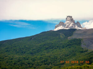 A pedra semelhante a um castelo é a que ajuda a identificar o glaciar.