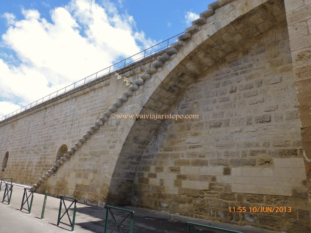 Parte da muralha que cerca a cidade.
