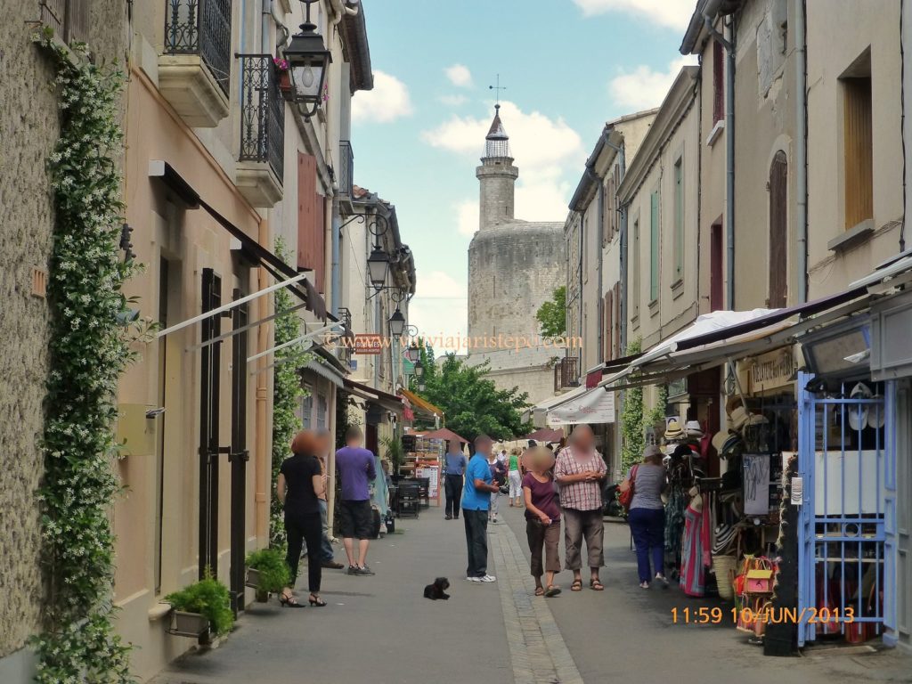 Rua de comércio no Centro da cidade.