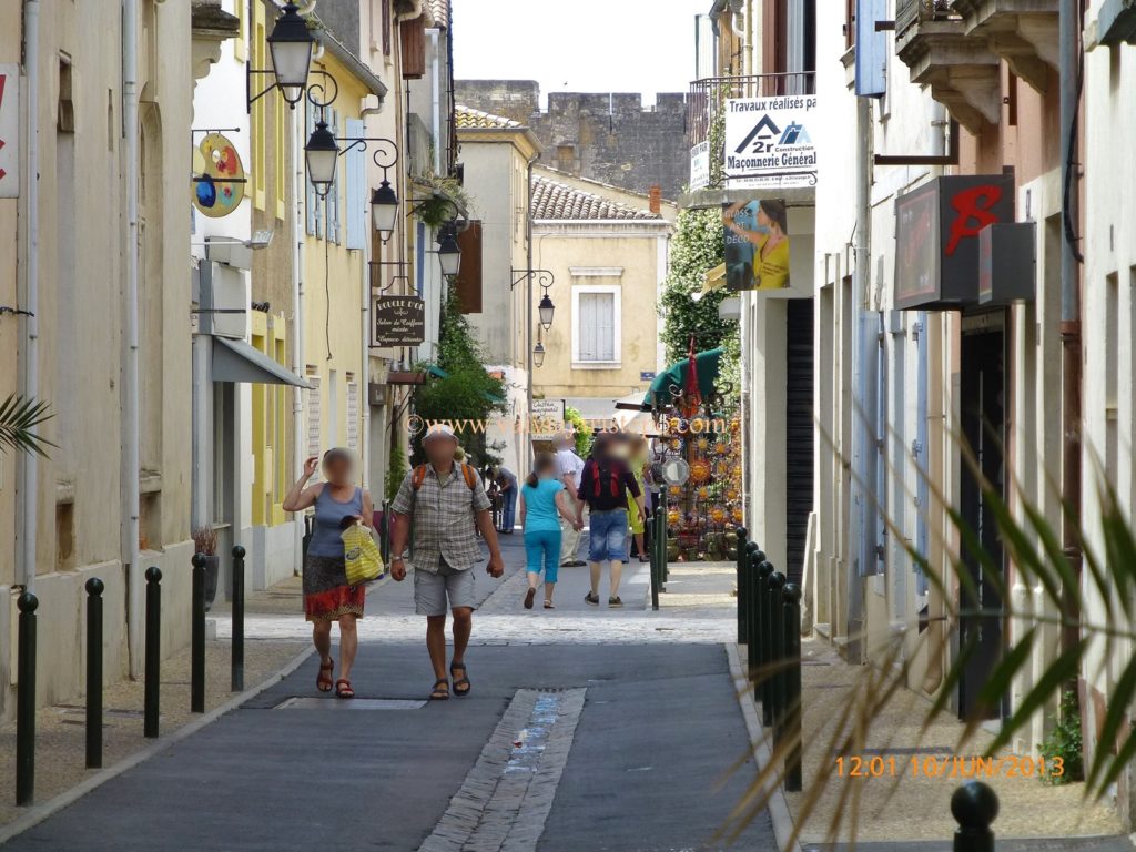Caminhar pelas ruas de Aigues-Mortes é por demais prazeroso.