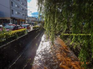 Rio Verde, que passa no Centro de São Lourenço, MG.