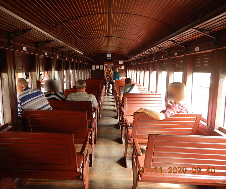 O interior de um dos comboios.