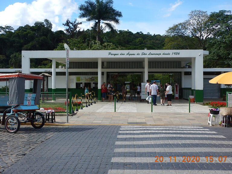 Entrada principal do Parque das Águas de São Lourenço, criado em 1936.