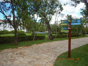 O parque é muito bem sinalizado. Não percorremos o parque compleamente, mas, pelo que vimos, tivemos idéia de sua dimensão e do quanto nos faltou ver pelas sinalizações.