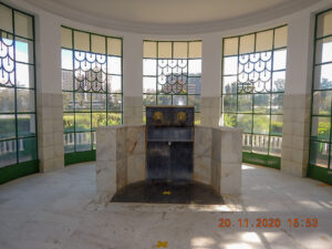 A água mineral magnesiana é a ideal para quem sofre com problemas hepáticos, intestino grosso e visícula biliar.